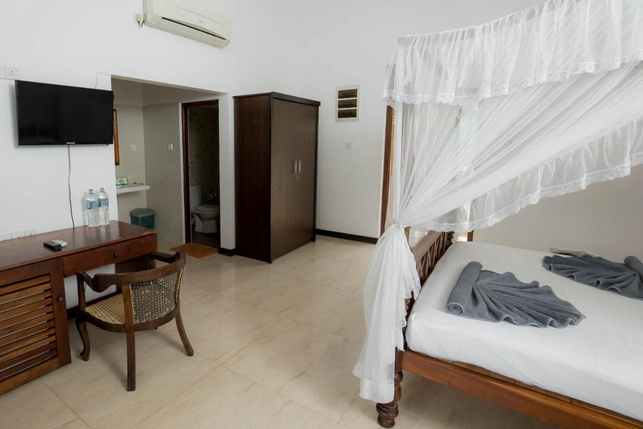 Hotel Neptune Bay Unawatuna Beach Екстериор снимка