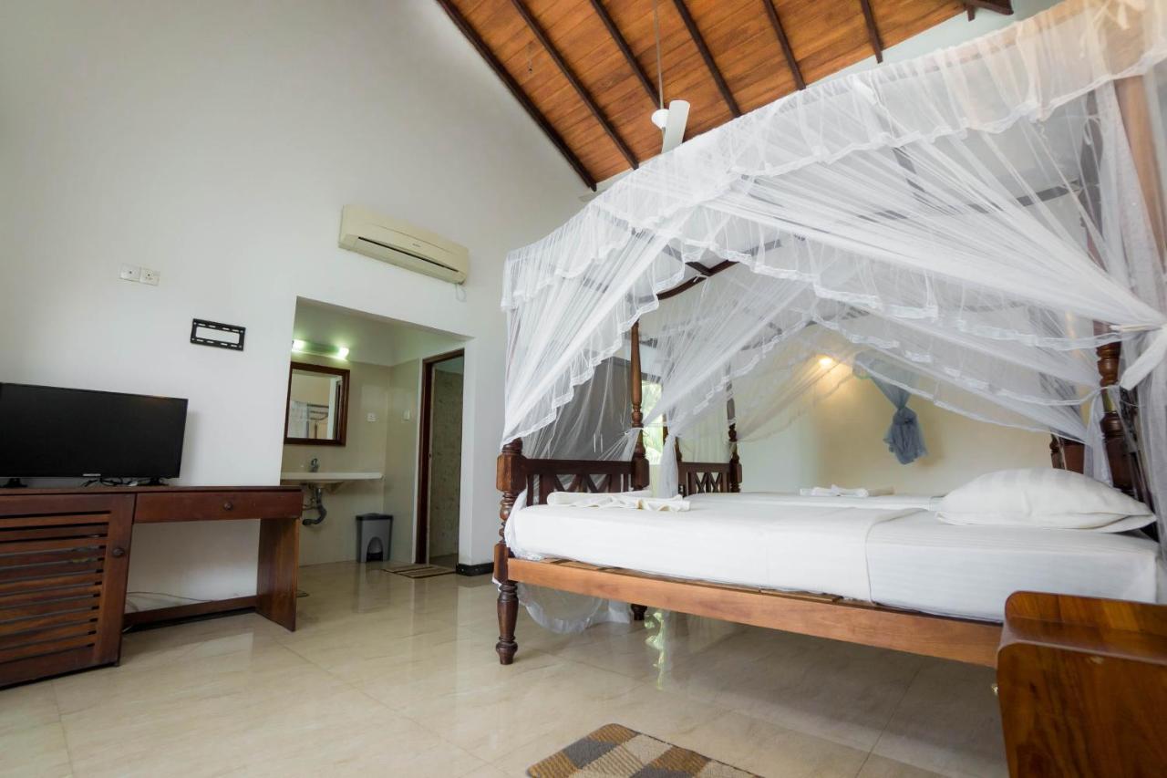 Hotel Neptune Bay Unawatuna Beach Екстериор снимка