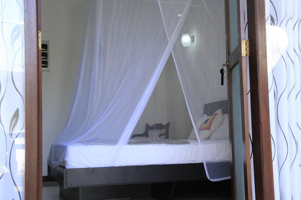 Hotel Neptune Bay Unawatuna Beach Стая снимка