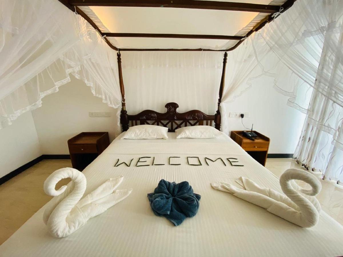 Hotel Neptune Bay Unawatuna Beach Екстериор снимка