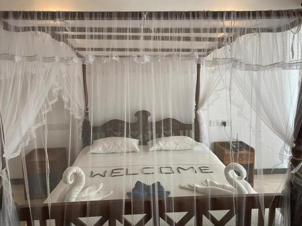 Hotel Neptune Bay Unawatuna Beach Екстериор снимка
